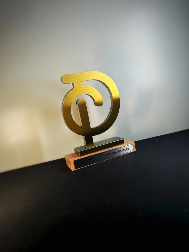 Troféu em Aço Inox Dourado