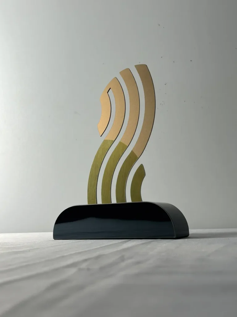 Troféu em Aço Inox Dourado