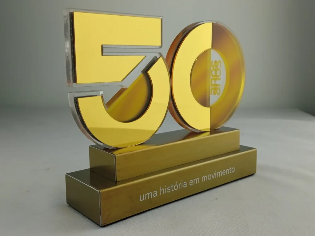 Troféu em Aço Inox Dourado
